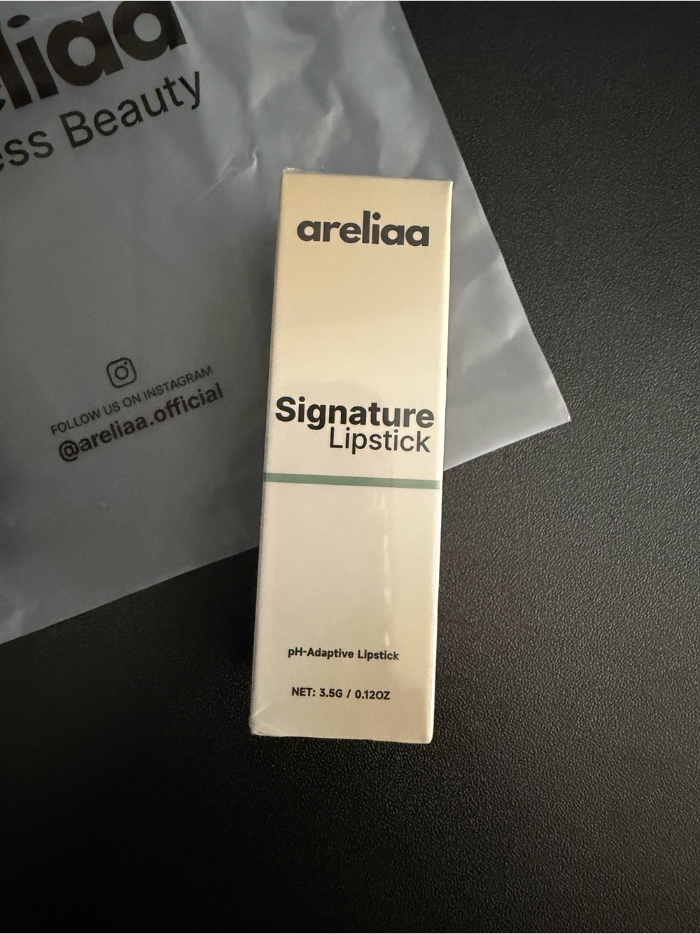 Areliaa Signature Lipstick pH-Adaptive